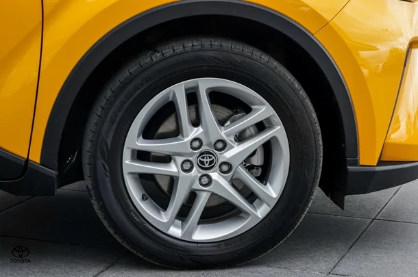 2021 Toyota CH-R GXL AWD image 26