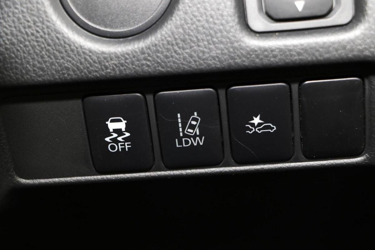 2024 Mitsubishi Triton GLX MR Manual 4x4 MY23 image 10