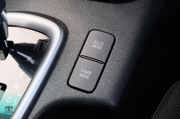 2020 Toyota Hilux SR5 image 20