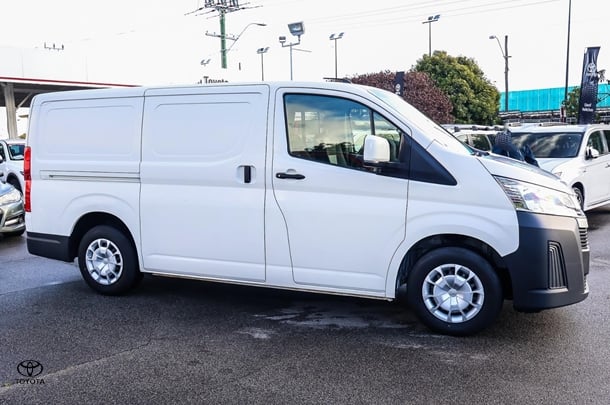 2020 Toyota Hiace LWB image 3