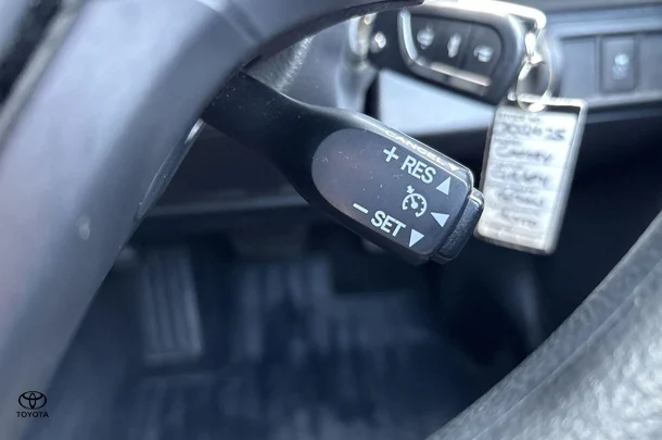 2016 Toyota CAMRY Altise image 24