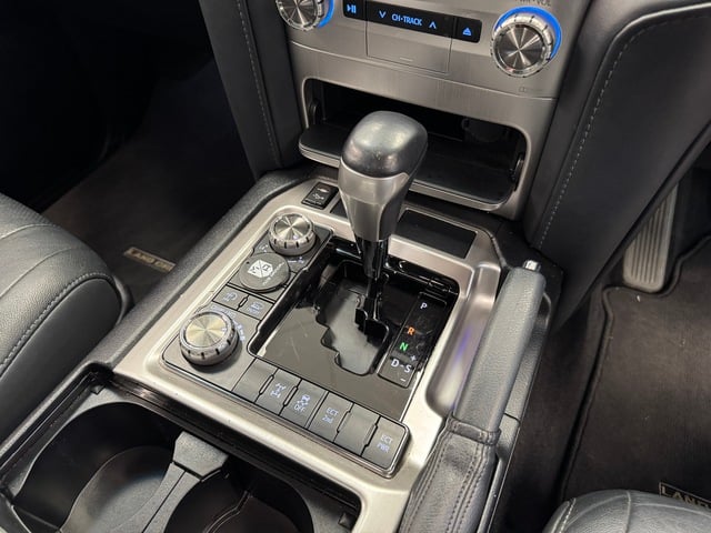 2019 Toyota Landcruiser VX image 12