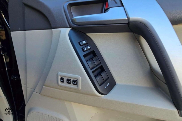 2021 Toyota Prado Kakadu image 24