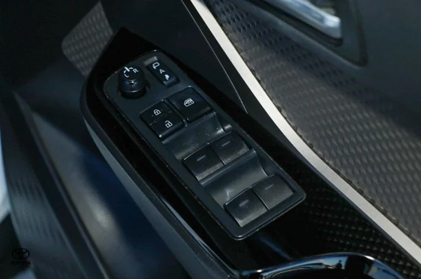 2021 Toyota C-HR Hybrid Koba 2WD image 18