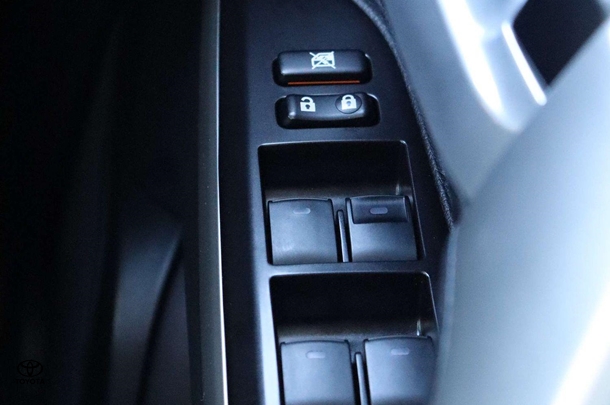 2018 Toyota Landcruiser VX image 36