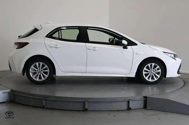 2024 Toyota Corolla Hatch Hybrid Ascent Sport image 4