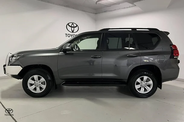 2022 Toyota Prado GXL image 9