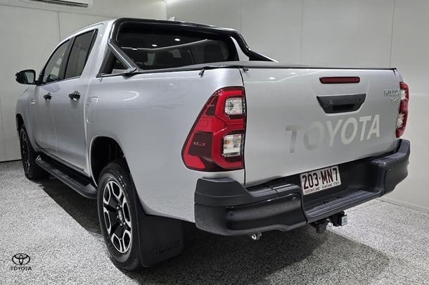 2024 Toyota Hilux SR5 image 5