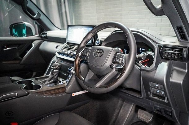 2024 Toyota Landcruiser VX image 17
