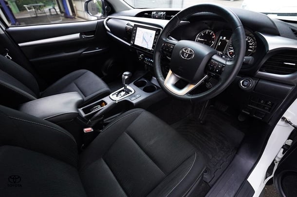 2021 Toyota Hilux 4x4 SR5 image 12