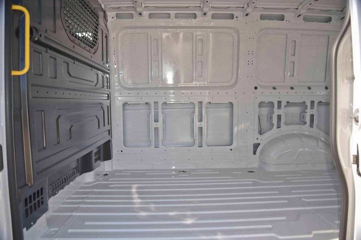 2024 Volkswagen Crafter 35 TDI410 SY1 Medium Wheelbase Manual FWD MY24 image 7