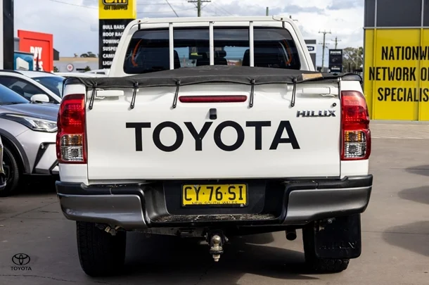 2020 Toyota HILUX SR image 5
