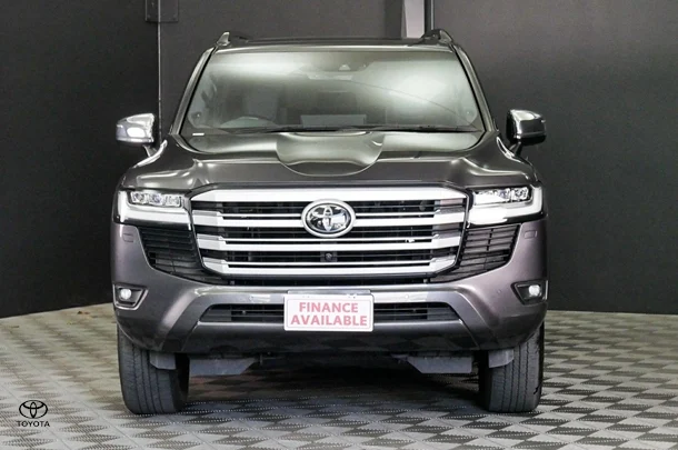 2023 Toyota Landcruiser Sahara image 2