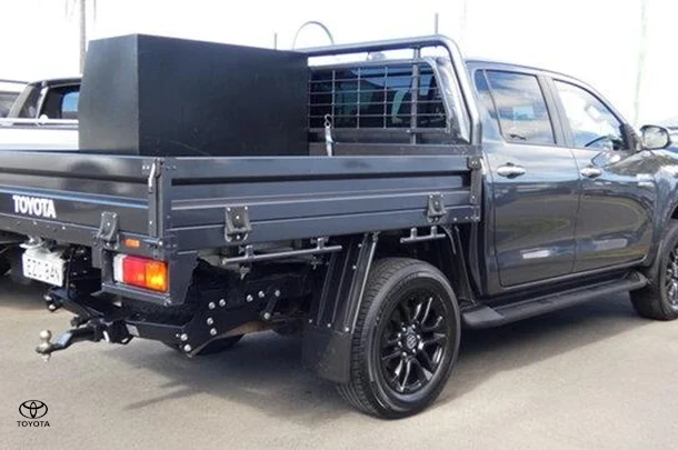 2023 Toyota Hilux SR5 image 5