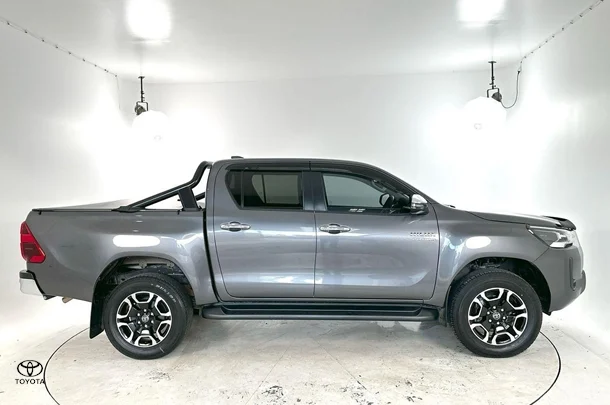 2022 Toyota Hilux SR5 image 11