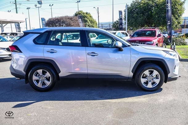 2023 Toyota Rav4 Hybrid GX image 3