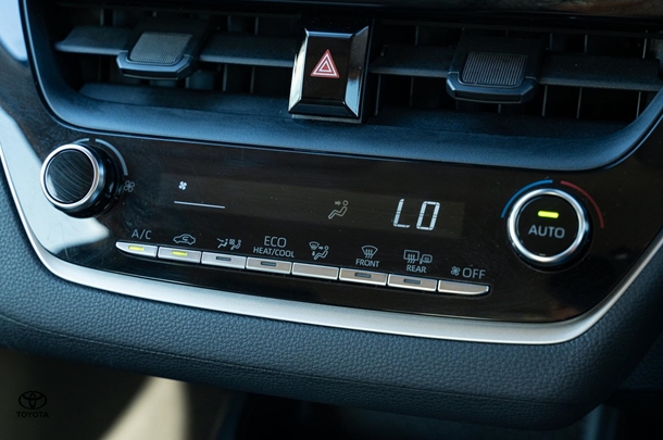 2020 TOYOTA Corolla Sedan Hybrid Ascent Sport image 14