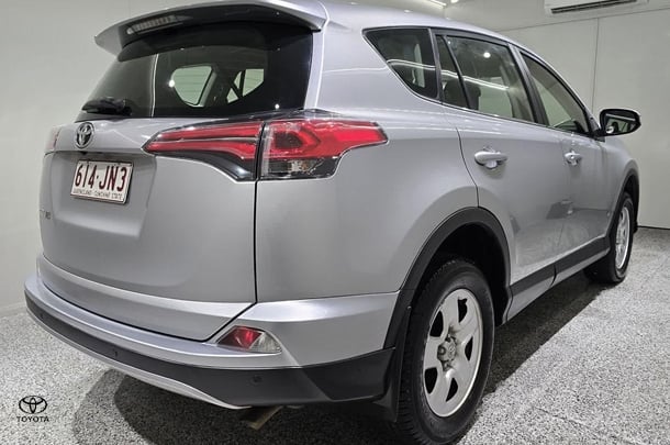 2018 Toyota RAV4 GX-2WD image 2