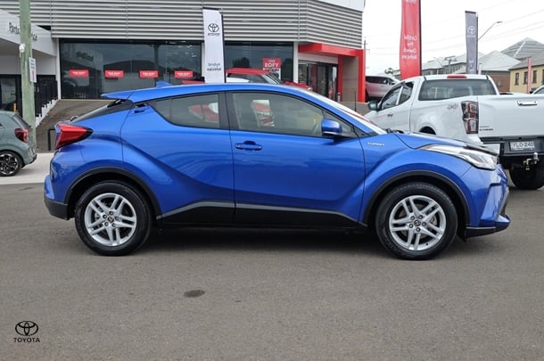 2020 Toyota C-HR Standard 2WD image 3