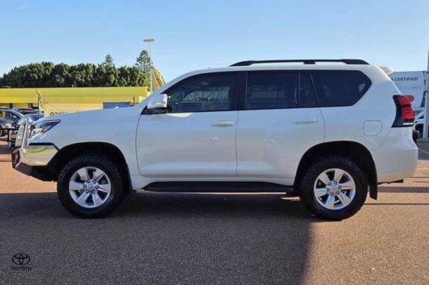 2017 Toyota Prado GXL image 7