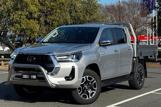 2023 Toyota HILUX SR5 image 3