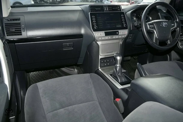 2021 Toyota Prado GXL image 6