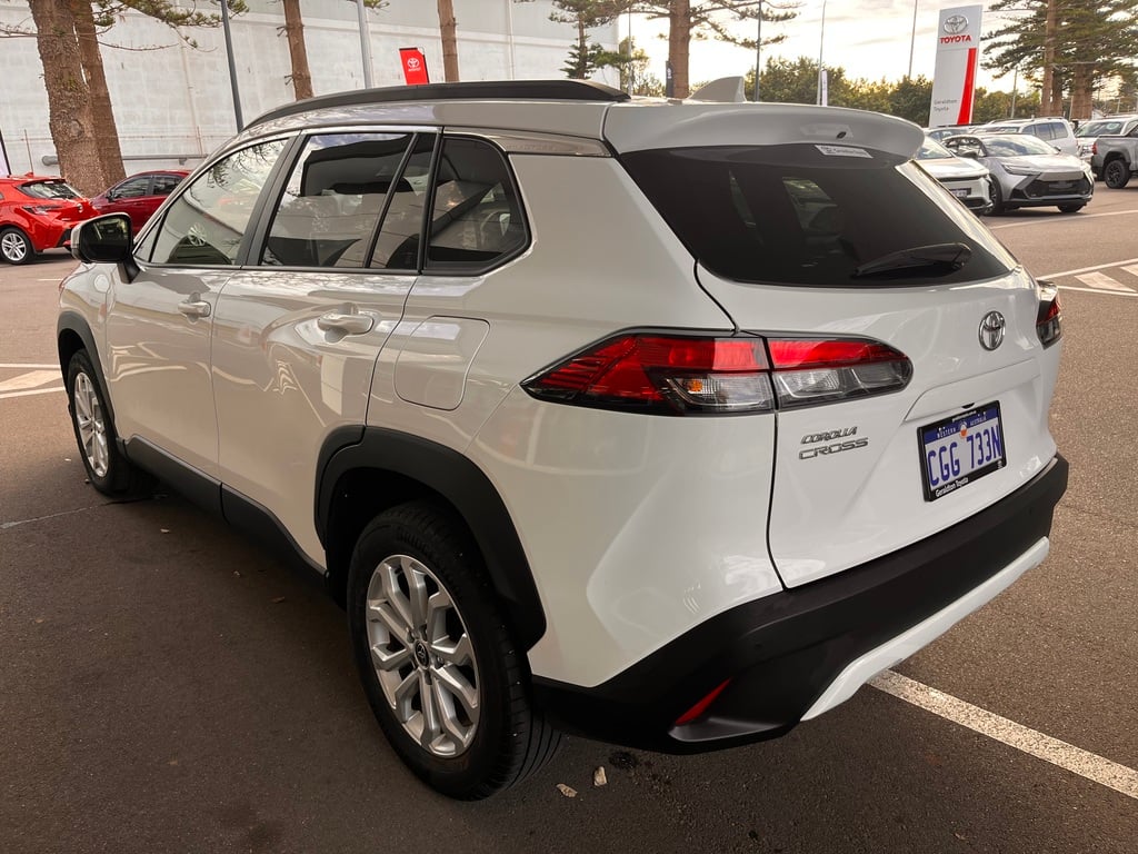 2023 Toyota Corolla Cross GXL image 5