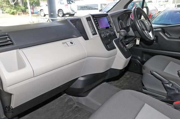2019 Toyota Hiace LWB image 9