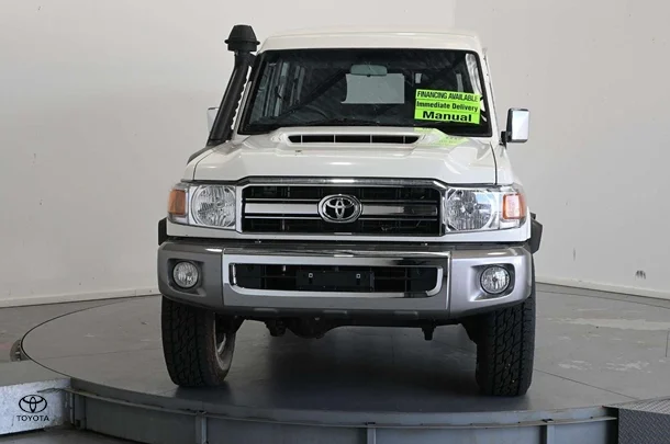 2021 Toyota LC Military GXL image 2