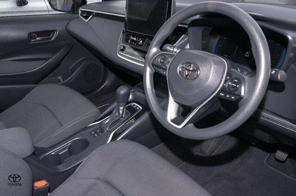 2024 Toyota Corolla Hatch Hybrid Ascent Sport image 6
