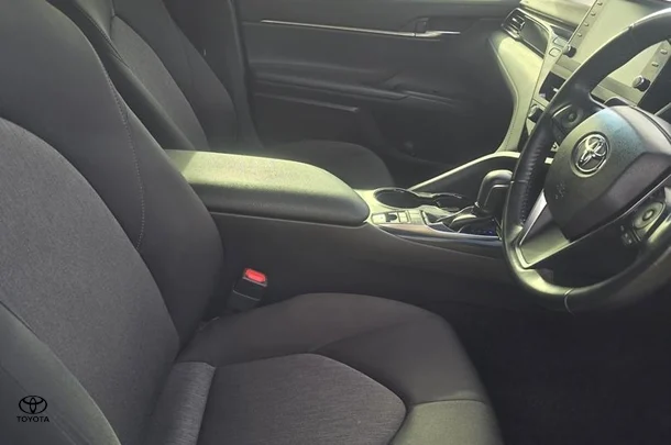 2021 Toyota Camry Hybrid Ascent Sport image 3