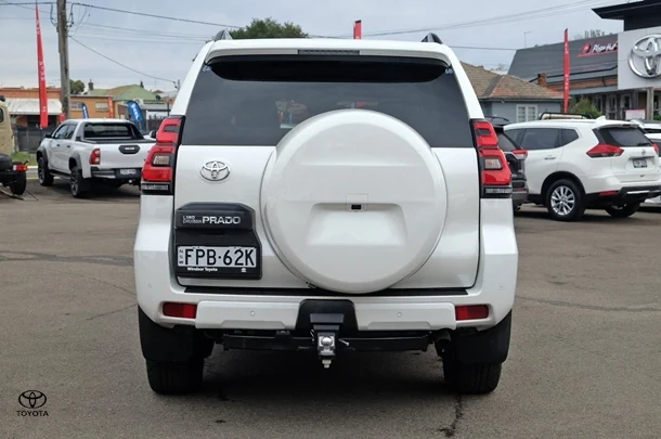 2023 Toyota PRADO VX image 5