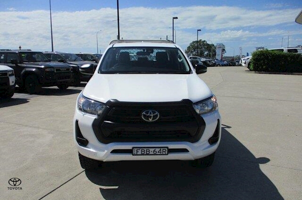 2023 Toyota Hilux 4x4 SR5 image 16