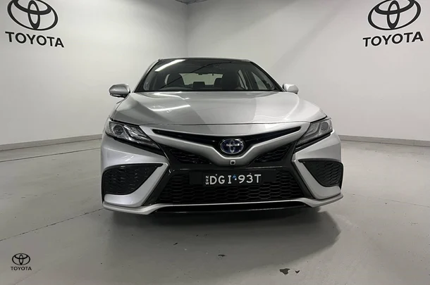 2022 Toyota Camry Hybrid SL image 2