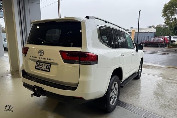 2023 Toyota Landcruiser VX image 4