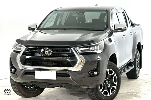 2022 Toyota Hilux SR5 image 1