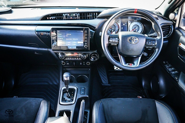 2023 Toyota Hilux 4x4 GR-S image 12