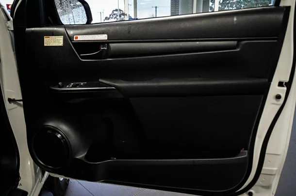 2019 Toyota Hilux 4x4 SR image 15