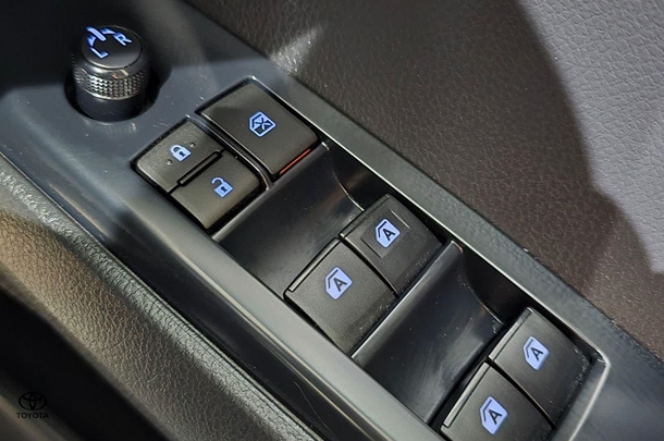2020 Toyota Camry Hybrid Ascent Sport image 17