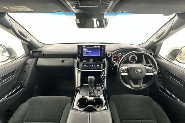 2023 Toyota Landcruiser GXL image 2