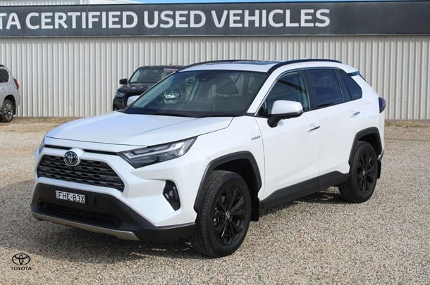 2024 Toyota RAV4 Hybrid Cruiser 2WD image 3