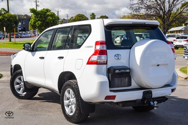 2017 Toyota Prado GX image 2