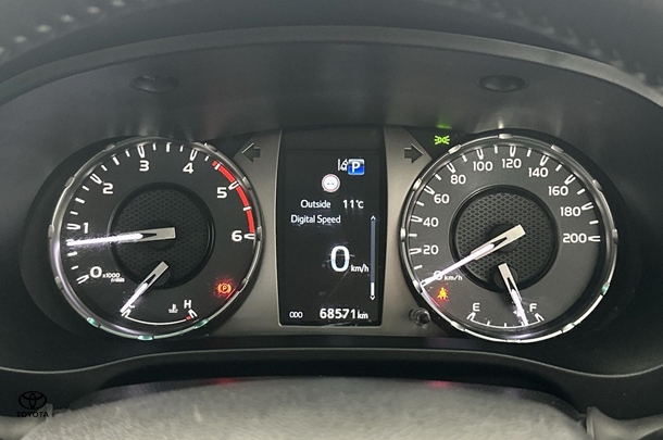 2022 Toyota Hilux SR5 image 21