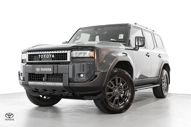 2024 Toyota Prado GXL image 3
