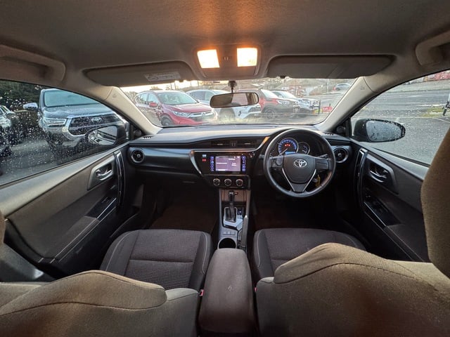 2017 Toyota Corolla Hatch Ascent Sport image 12