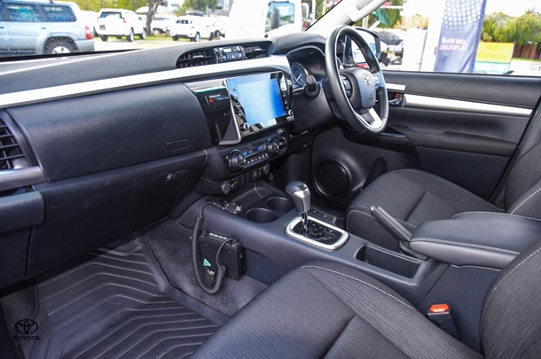 2023 Toyota HILUX SR5 image 19