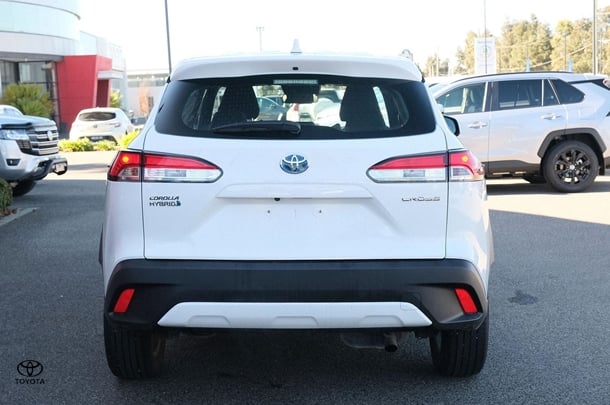 2023 Toyota Corolla Cross Hybrid GX image 4