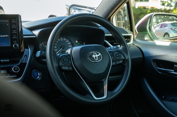 2019 TOYOTA Corolla Hatch Hybrid Ascent Sport image 10