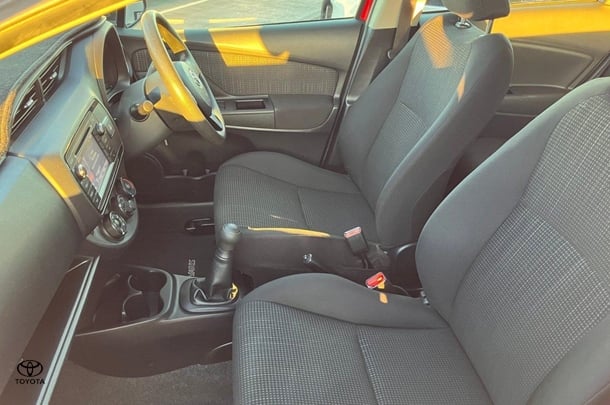 2017 Toyota Yaris Ascent image 11