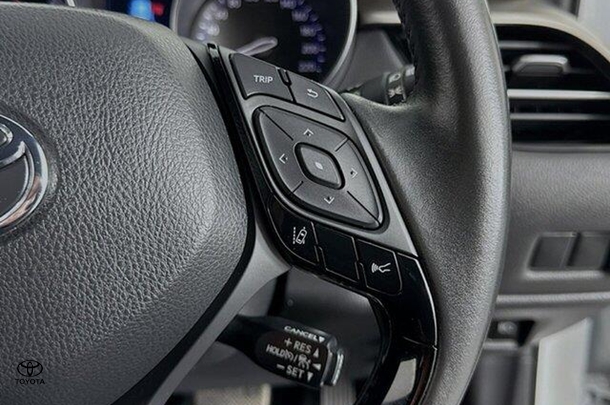 2022 Toyota C-HR Hybrid Koba 2WD image 17